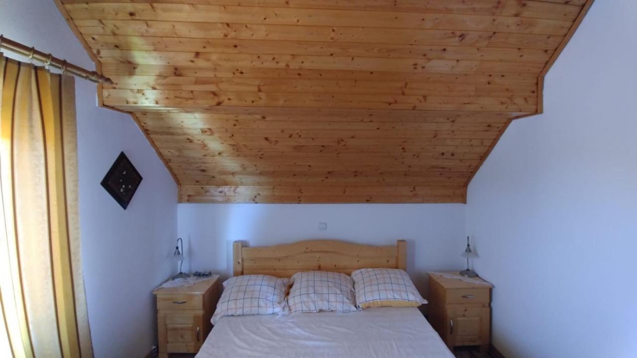 Villa Casa Darius à Novaci-Străini Extérieur photo