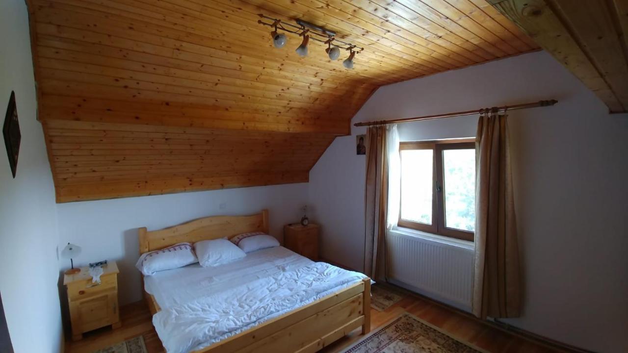 Villa Casa Darius à Novaci-Străini Extérieur photo