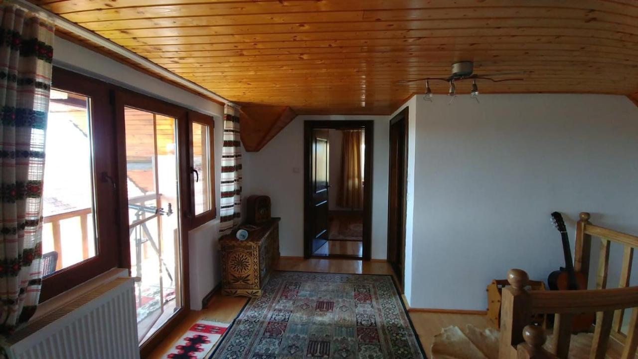 Villa Casa Darius à Novaci-Străini Extérieur photo