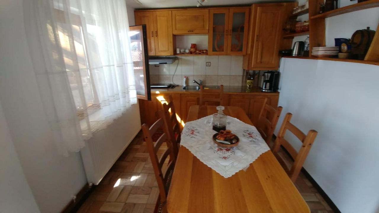 Villa Casa Darius à Novaci-Străini Extérieur photo