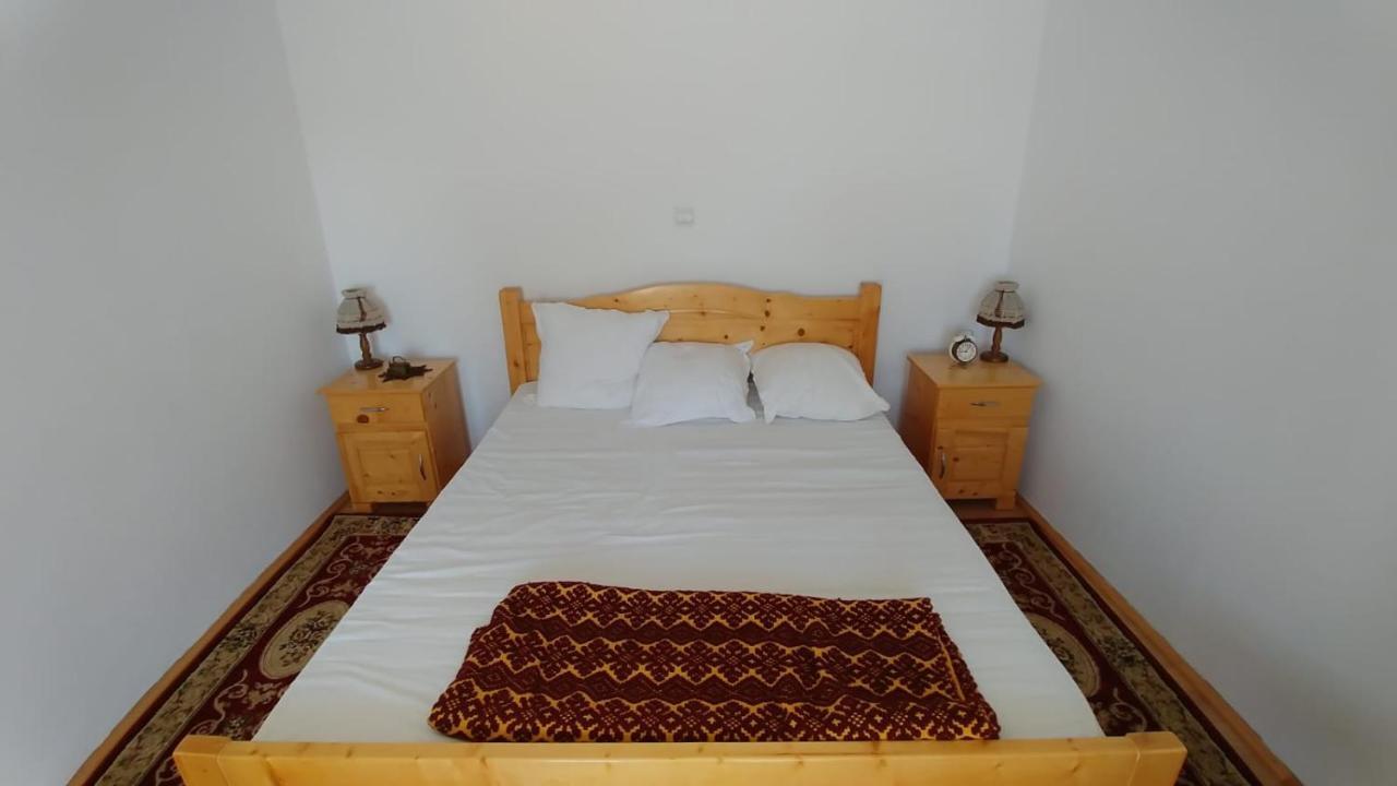 Villa Casa Darius à Novaci-Străini Extérieur photo