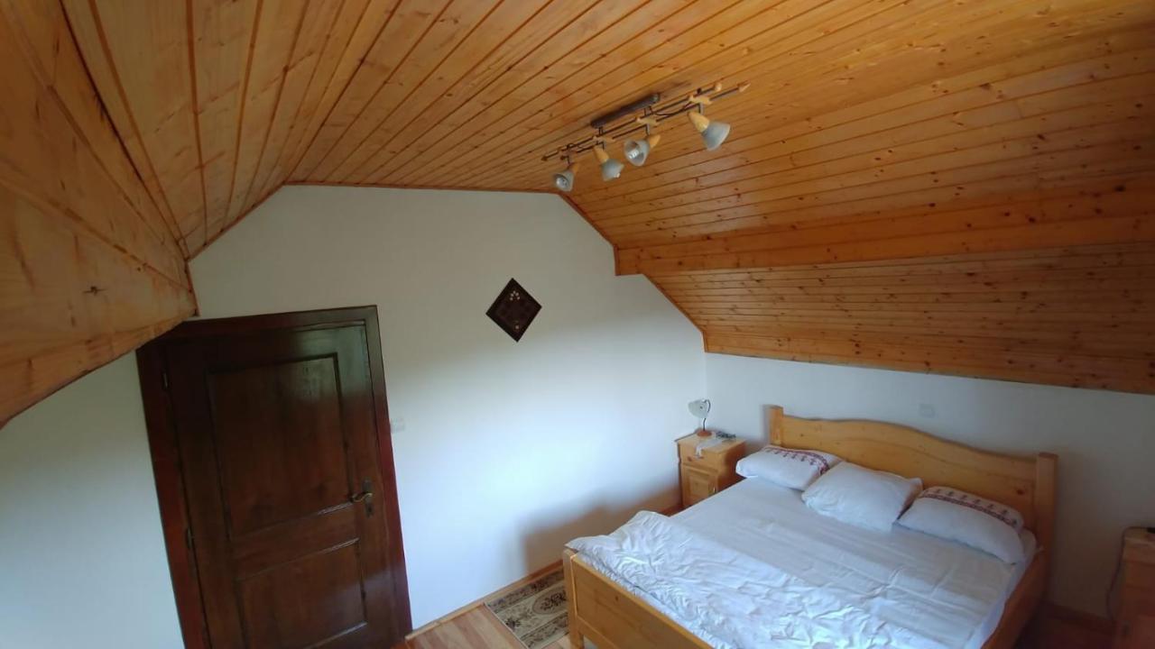 Villa Casa Darius à Novaci-Străini Extérieur photo
