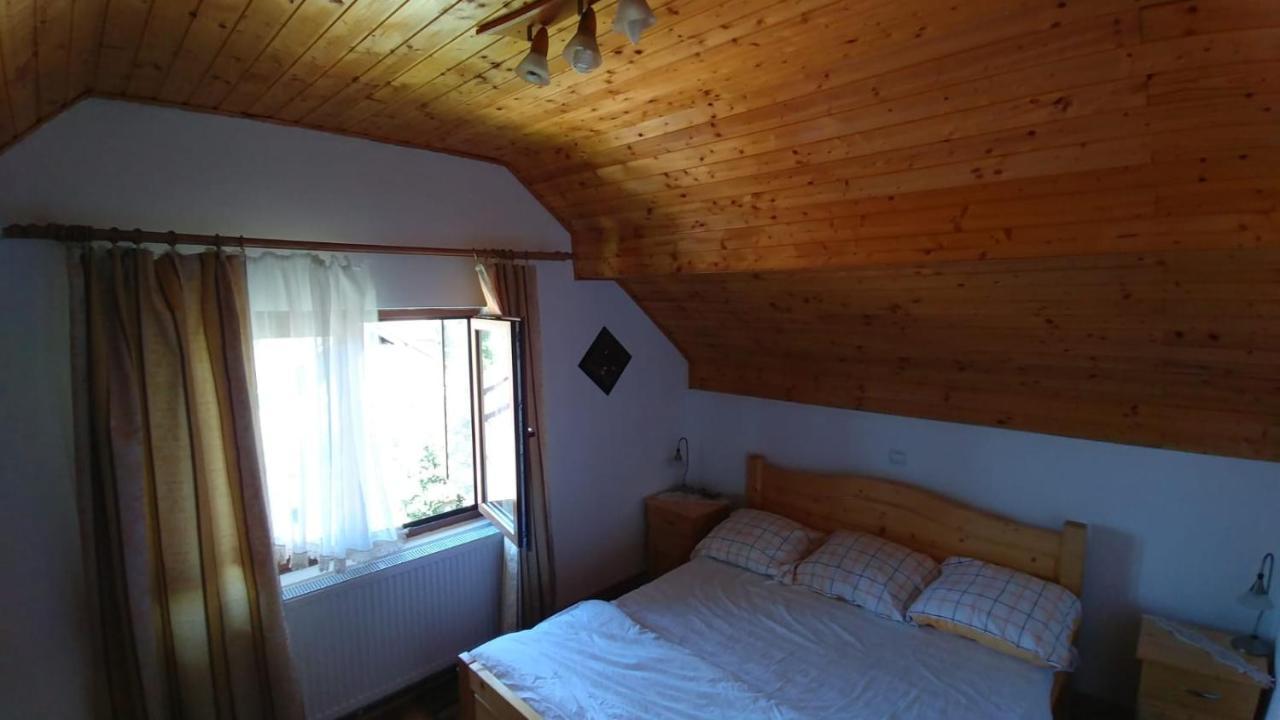 Villa Casa Darius à Novaci-Străini Extérieur photo