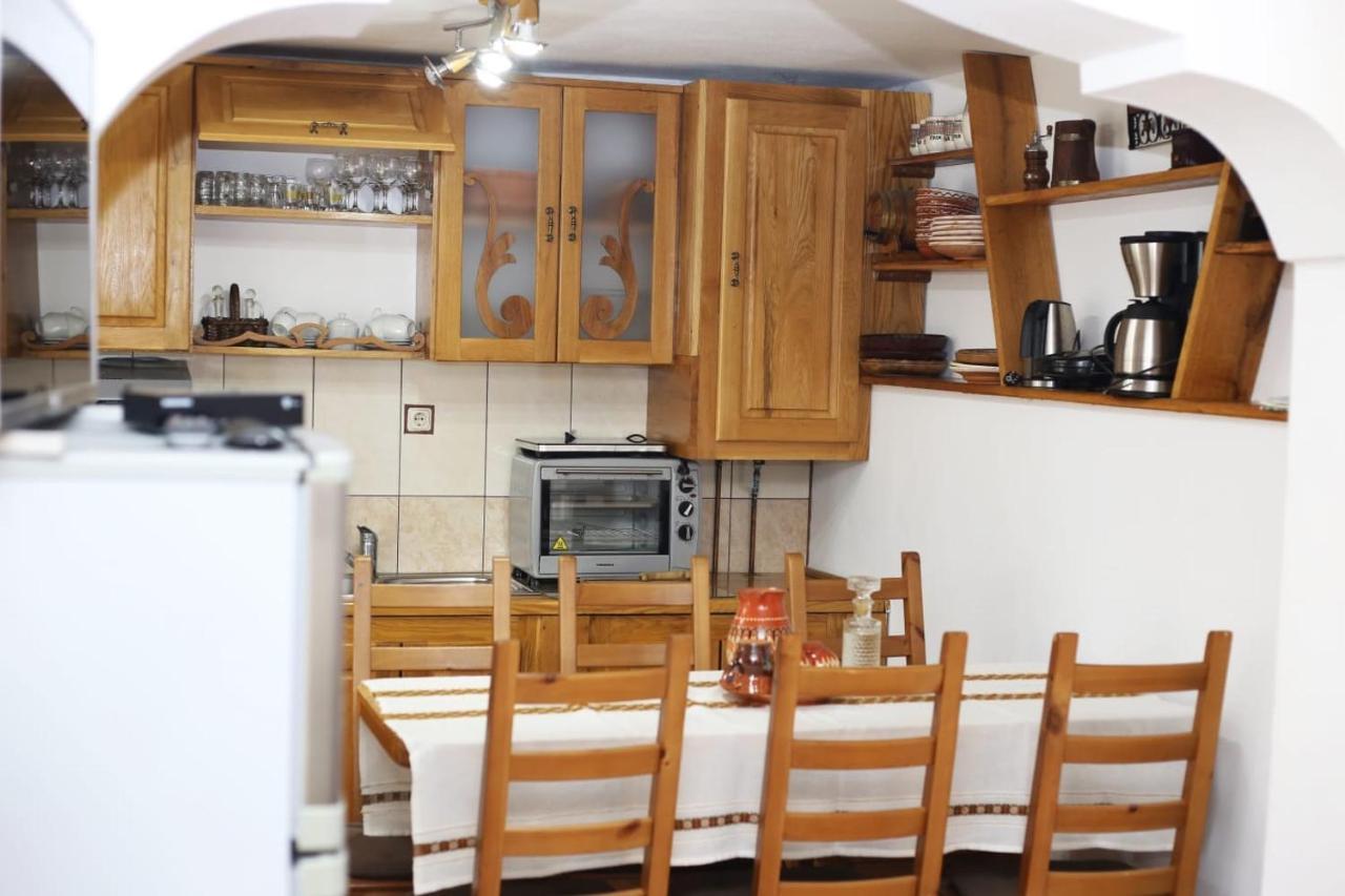 Villa Casa Darius à Novaci-Străini Extérieur photo