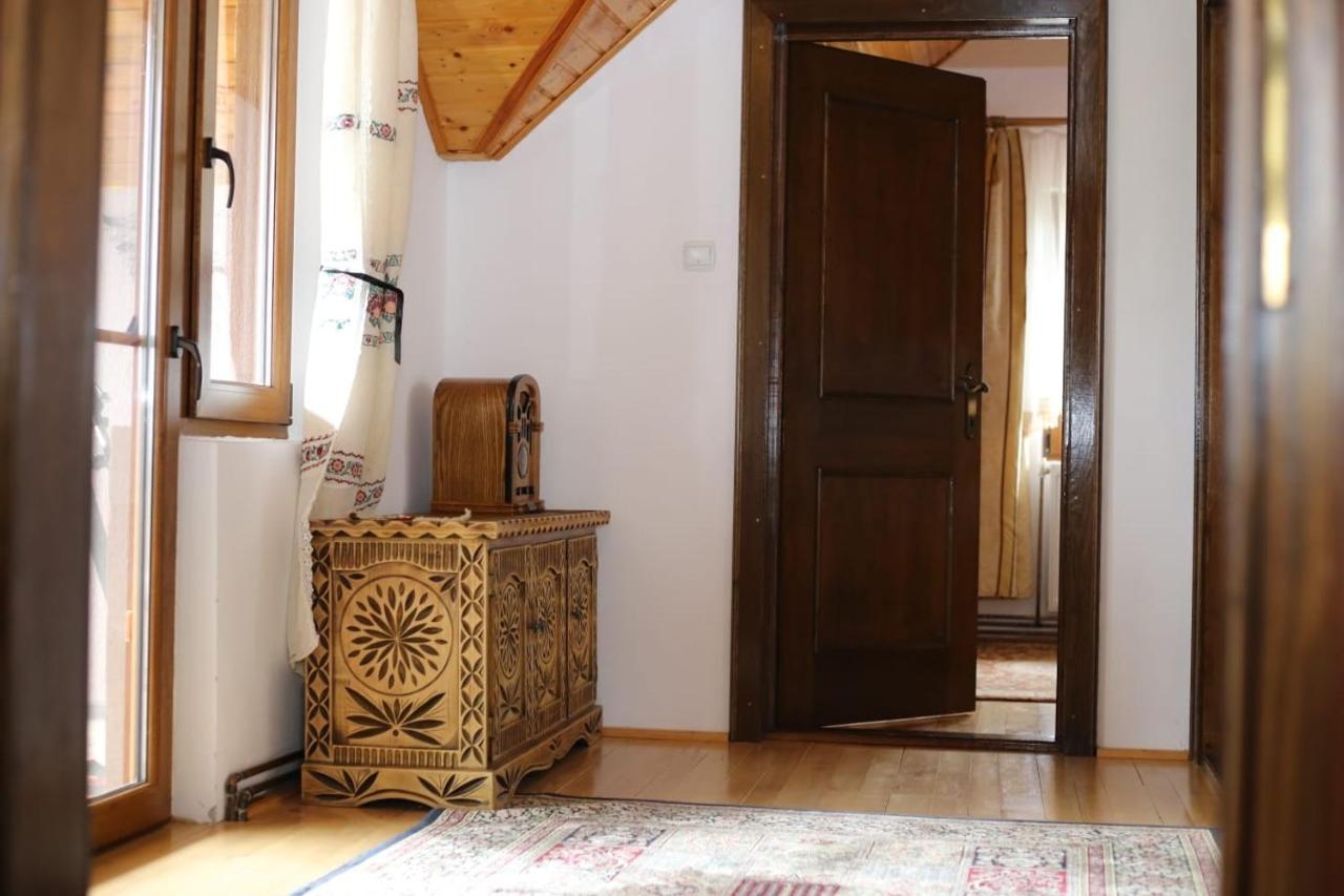 Villa Casa Darius à Novaci-Străini Extérieur photo