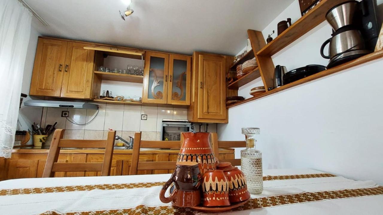 Villa Casa Darius à Novaci-Străini Extérieur photo