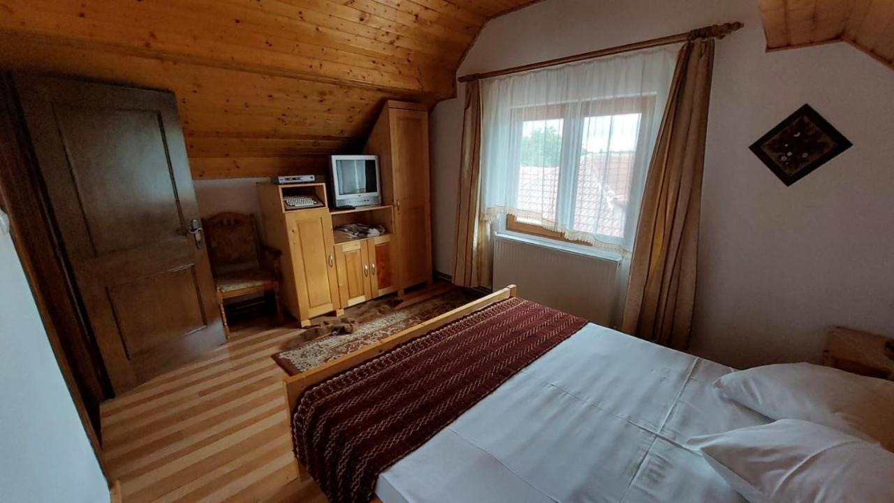 Villa Casa Darius à Novaci-Străini Extérieur photo