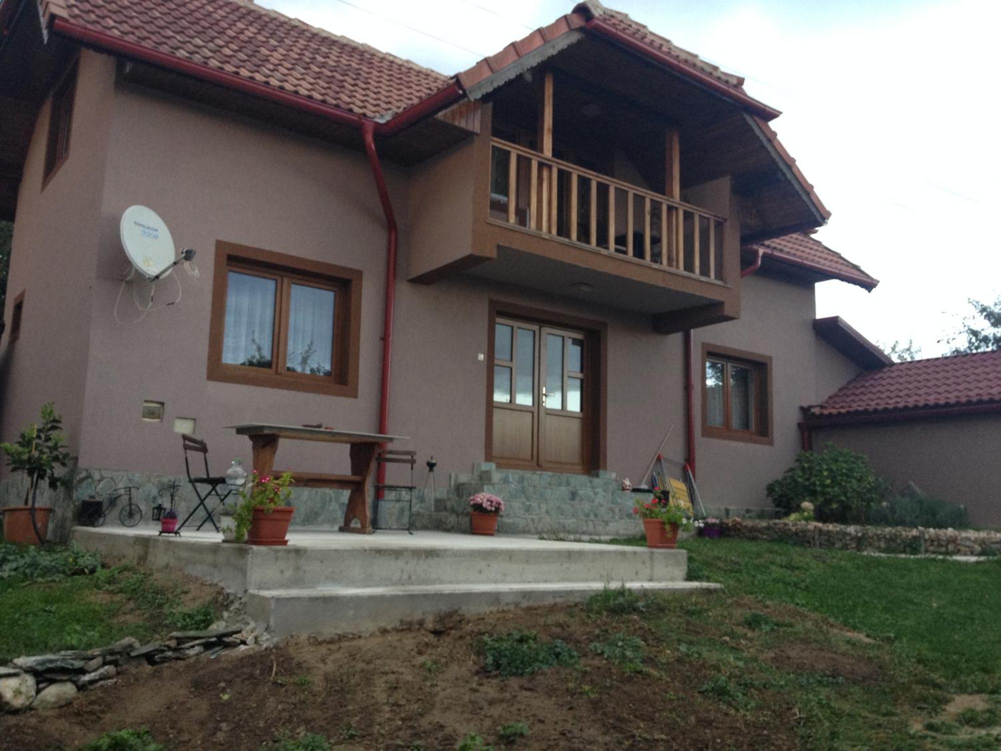 Villa Casa Darius à Novaci-Străini Extérieur photo